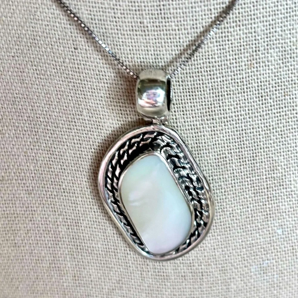 950 Silver MOP Mother Pearl Statement Pendant Necklace Asymmetrical Boho Coastal - Picture 3 of 10